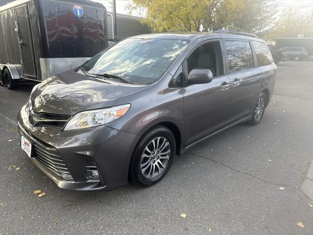 2018 Toyota Sienna XLE 8-Pass 3.5L 4dr