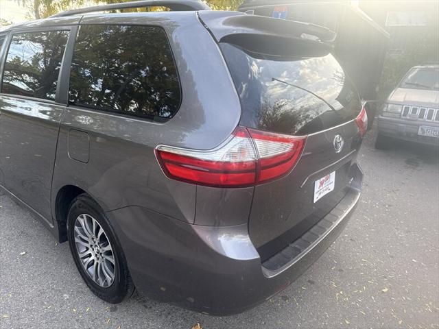 2018 Toyota Sienna XLE 8-Pass 3.5L 4dr