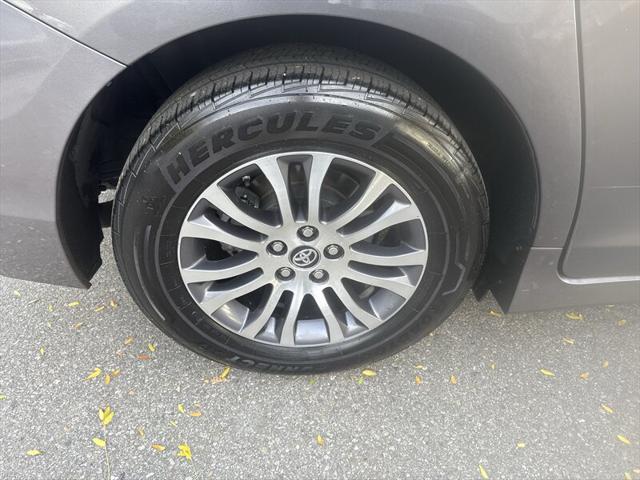 2018 Toyota Sienna XLE 8-Pass 3.5L 4dr