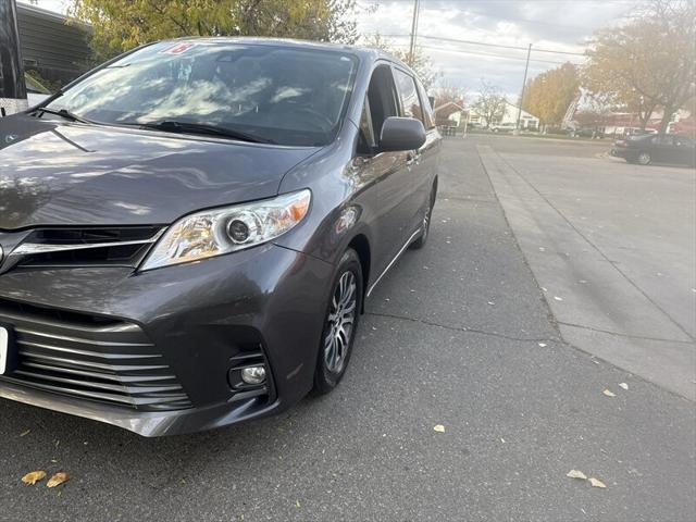 2018 Toyota Sienna XLE 8-Pass 3.5L 4dr