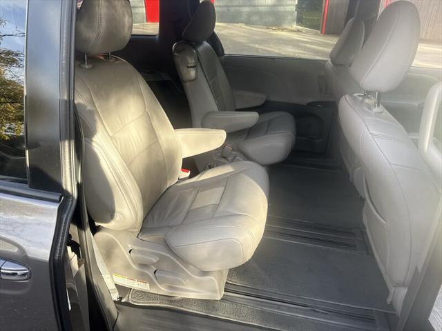 2018 Toyota Sienna XLE 8-Pass 3.5L 4dr