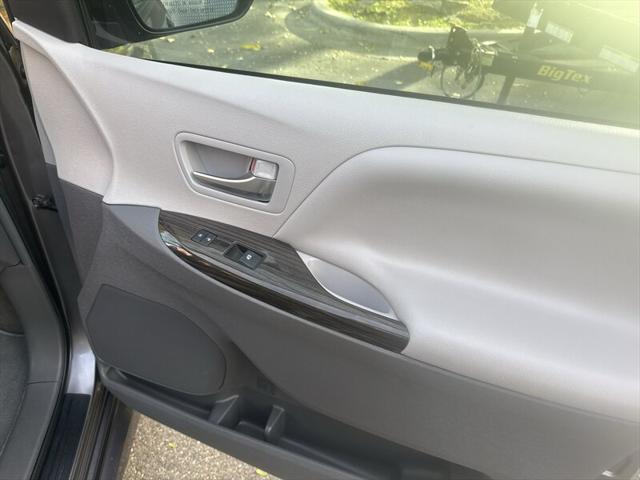 2018 Toyota Sienna XLE 8-Pass 3.5L 4dr