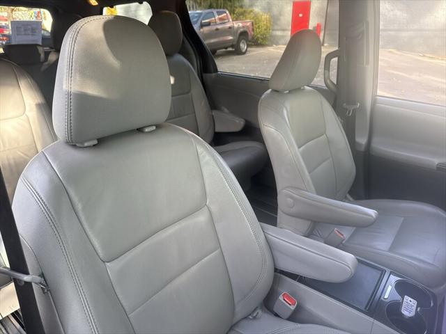 2018 Toyota Sienna XLE 8-Pass 3.5L 4dr