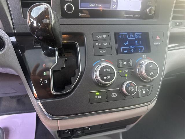 2018 Toyota Sienna XLE 8-Pass 3.5L 4dr