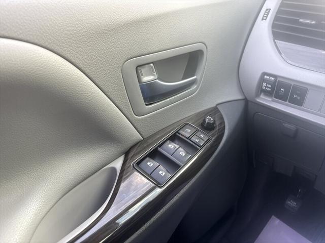 2018 Toyota Sienna XLE 8-Pass 3.5L 4dr