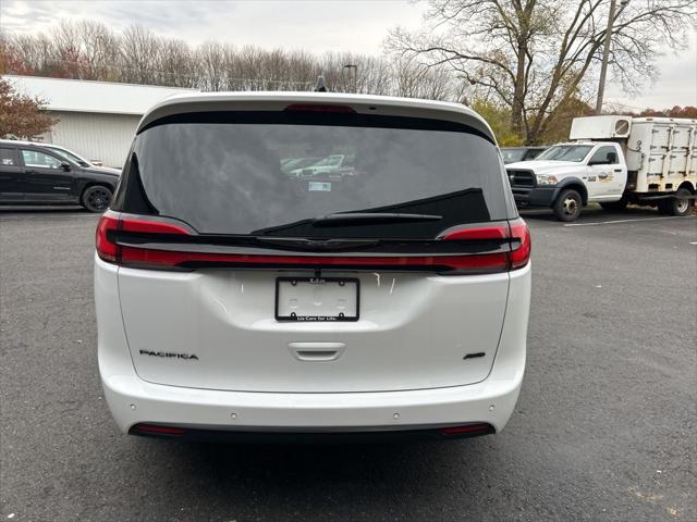 2026 Chrysler Pacifica Select AWD