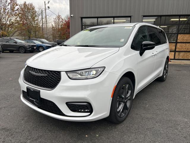 2026 Chrysler Pacifica Select AWD
