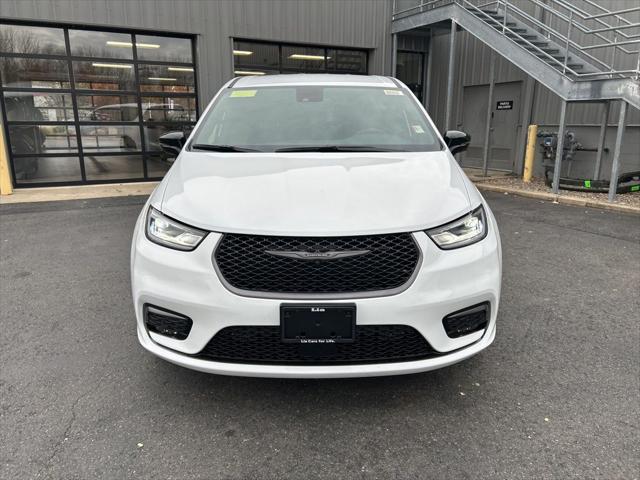2026 Chrysler Pacifica Select AWD