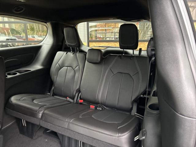 2026 Chrysler Pacifica Select AWD