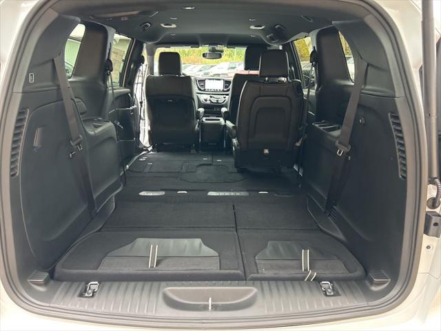 2026 Chrysler Pacifica Select AWD