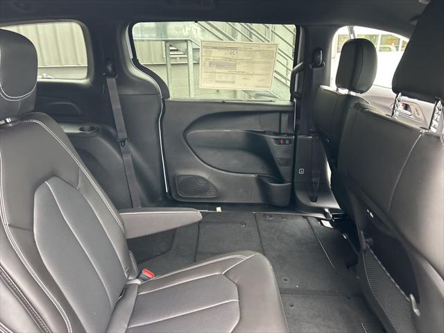 2026 Chrysler Pacifica Select AWD