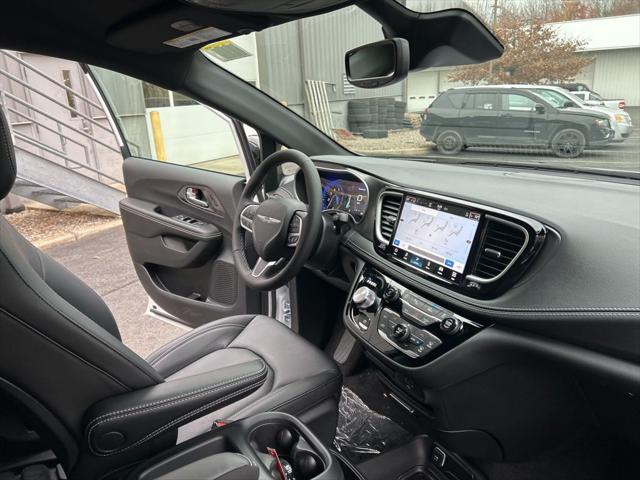 2026 Chrysler Pacifica Select AWD