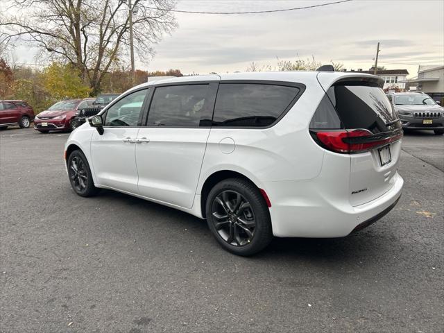 2026 Chrysler Pacifica Select AWD