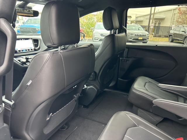 2026 Chrysler Pacifica Select AWD