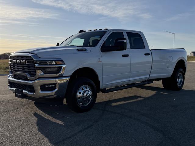 2025 RAM 3500 Tradesman Crew Cab 4x4 8 Box