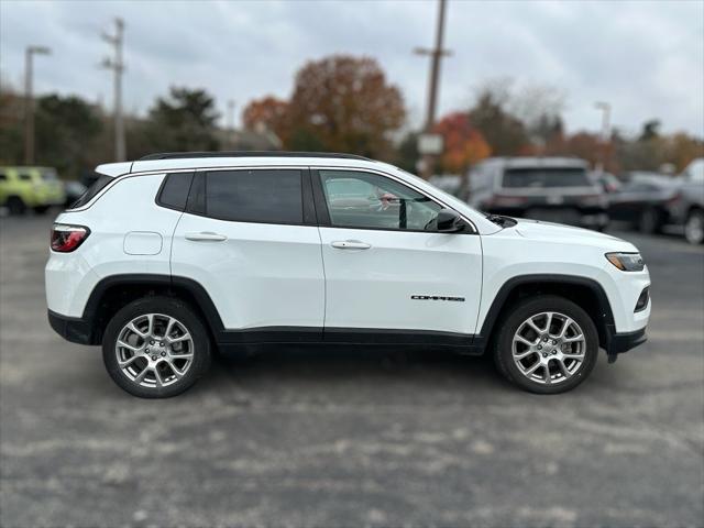2022 Jeep Compass Latitude Lux 4x4 2022 Jeep Compass Latitude Lux 4x4