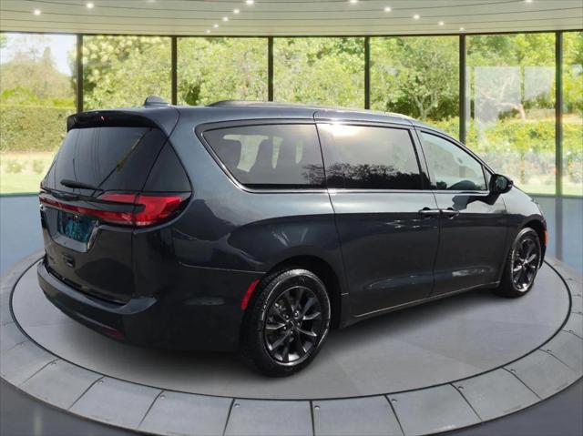 2021 Chrysler Pacifica Touring 2021 Chrysler Pacifica Touring