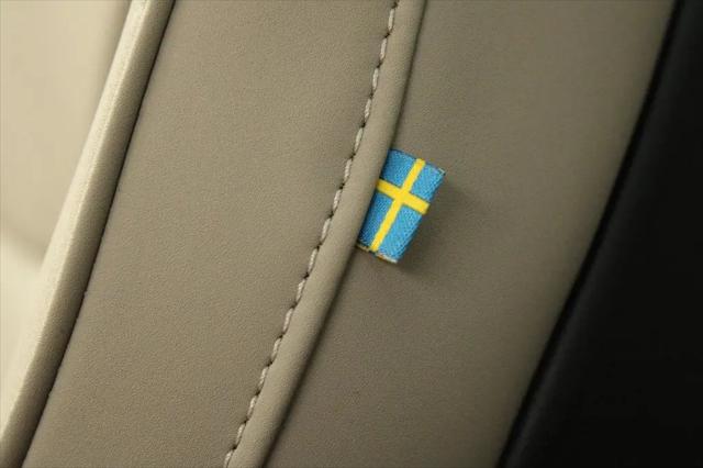 2026 Volvo XC90 Plug-In Hybrid Plus, T8 AWD, Electric/Gasoline, Bright, 7 Seats