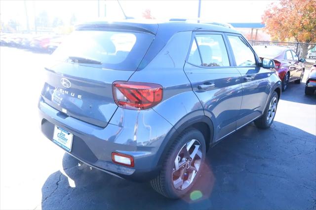 2026 Hyundai Venue SEL w/Two-Tone Roof