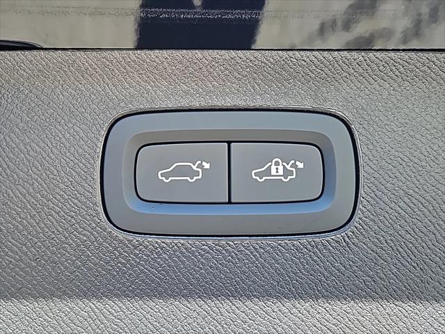 2026 Volvo XC90 Ultra, B6 AWD Gas (mild hybrid), Gasoline, Bright, 7 Seats