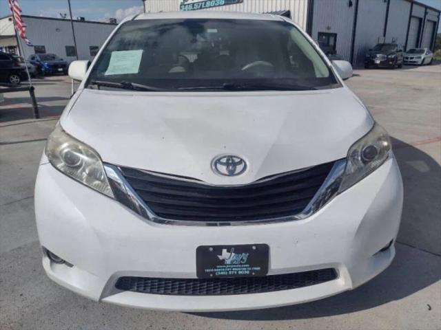 2013 Toyota Sienna LE V6 8 Passenger