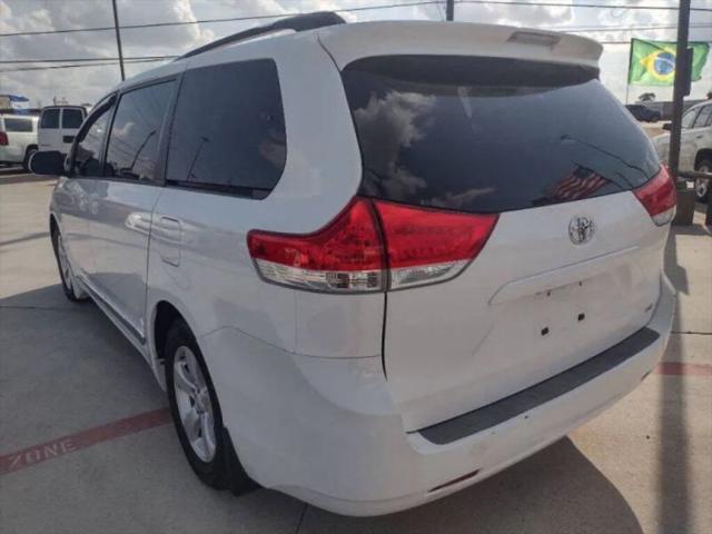 2013 Toyota Sienna LE V6 8 Passenger
