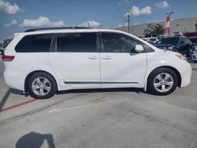 2013 Toyota Sienna LE V6 8 Passenger