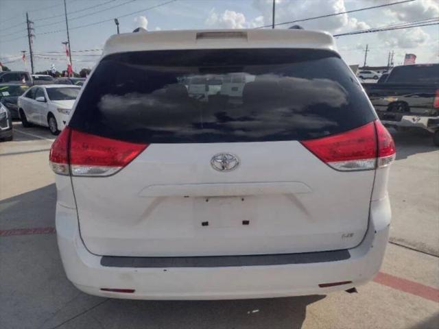 2013 Toyota Sienna LE V6 8 Passenger