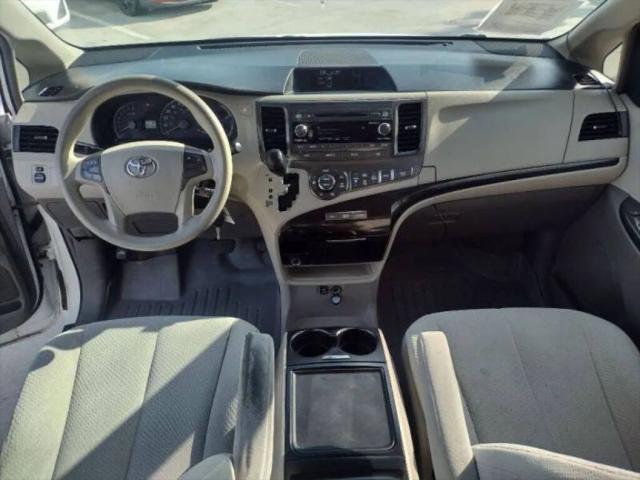 2013 Toyota Sienna LE V6 8 Passenger