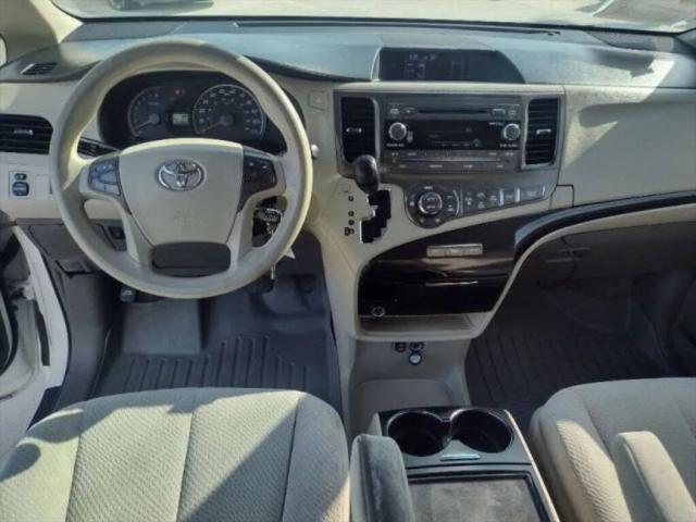 2013 Toyota Sienna LE V6 8 Passenger