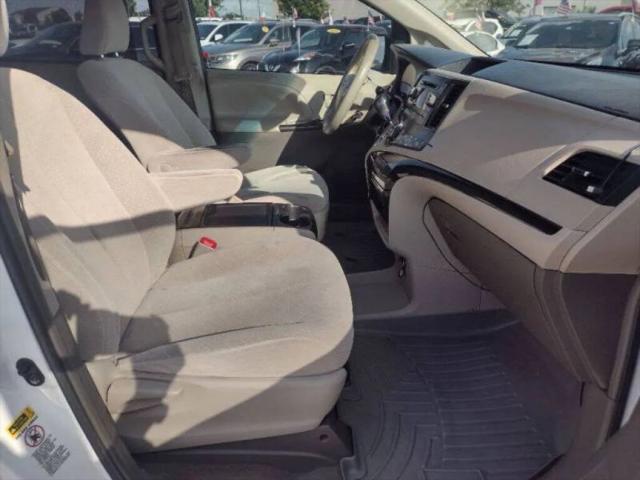 2013 Toyota Sienna LE V6 8 Passenger