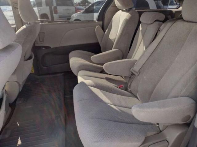 2013 Toyota Sienna LE V6 8 Passenger