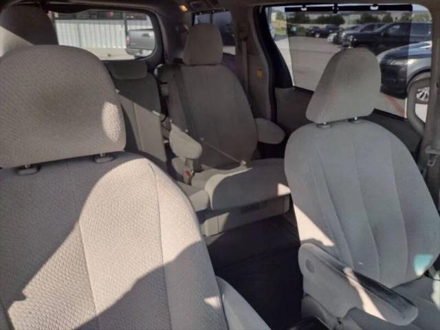 2013 Toyota Sienna LE V6 8 Passenger