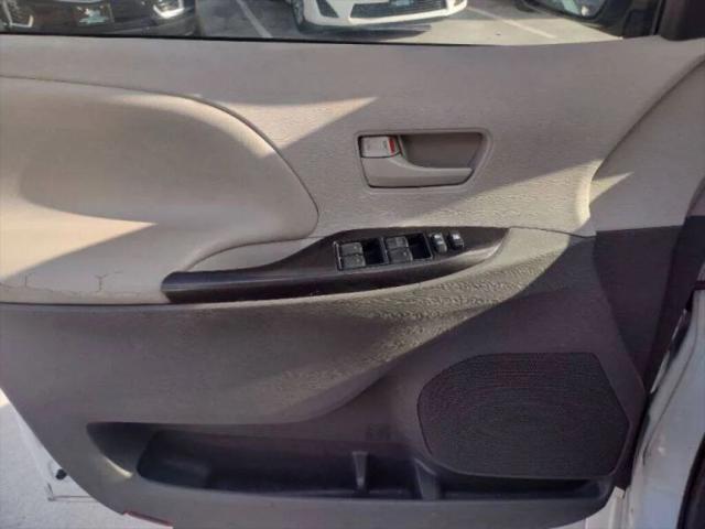 2013 Toyota Sienna LE V6 8 Passenger