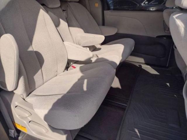 2013 Toyota Sienna LE V6 8 Passenger
