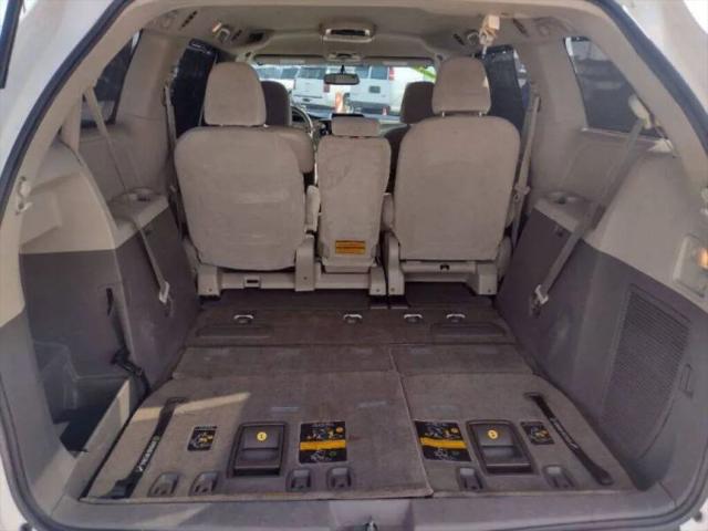 2013 Toyota Sienna LE V6 8 Passenger