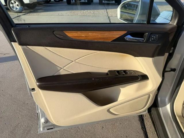 2015 Lincoln MKC Base