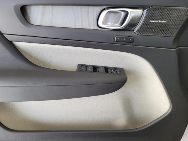 2026 Volvo XC40 B4 Plus