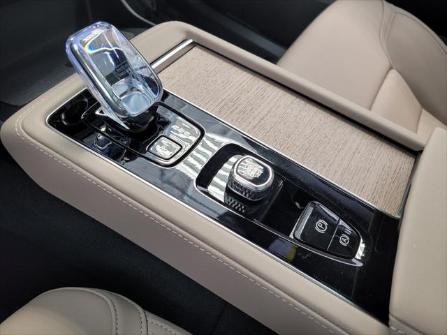 2026 Volvo XC90 B6 Core