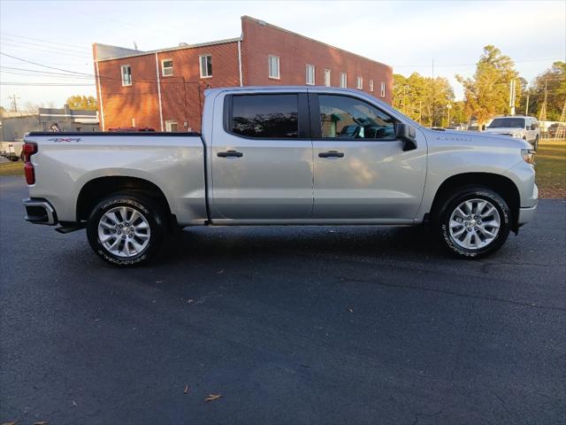 2022 Chevrolet Silverado 1500 4WD Crew Cab Short Bed Custom 2022 Chevrolet Silverado 1500 4WD Crew Cab Short Bed Custom