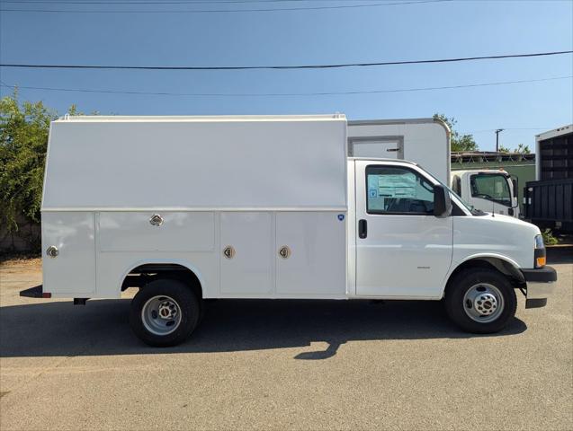 2025 GMC Savana Cutaway Work Van