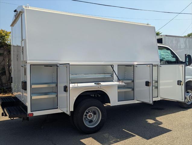 2025 GMC Savana Cutaway Work Van