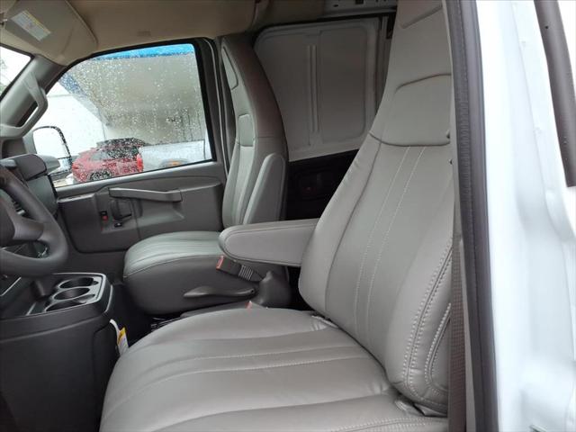 2025 GMC Savana Cargo RWD 2500 Regular Wheelbase Work Van