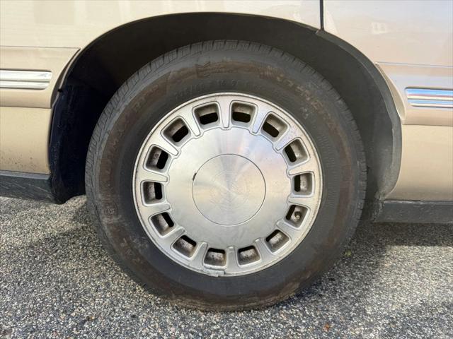 1998 Cadillac DeVille Standard