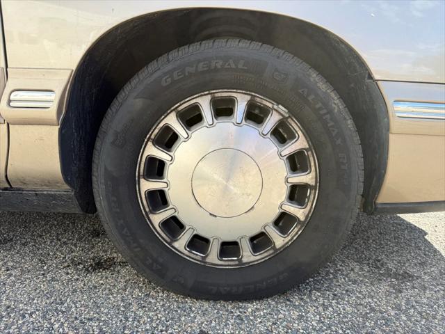 1998 Cadillac DeVille Standard