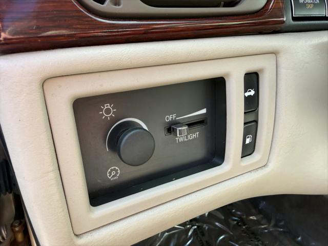 1998 Cadillac DeVille Standard
