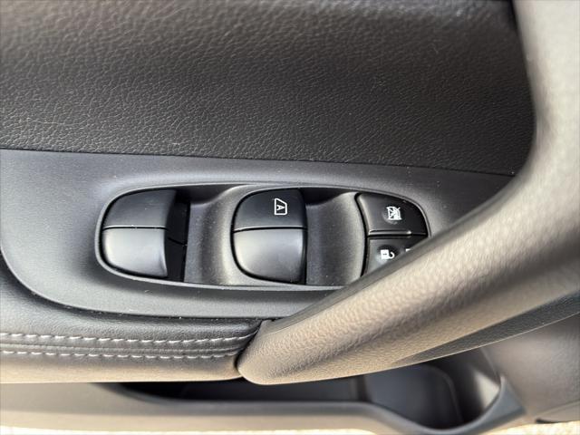 2021 Nissan Rogue Sport SL FWD Xtronic CVT