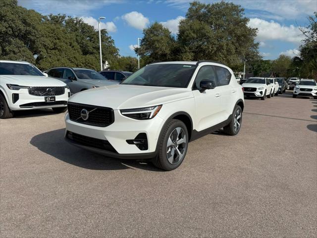 2026 Volvo XC40 Plus, B5 AWD Gas (mild hybrid), Dark