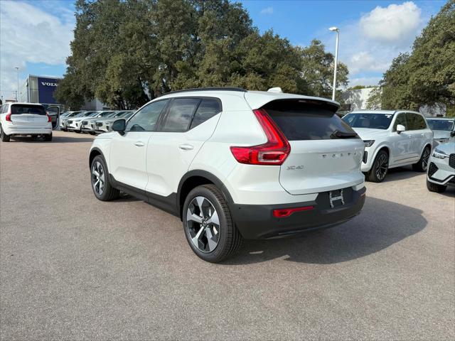 2026 Volvo XC40 Plus, B5 AWD Gas (mild hybrid), Dark