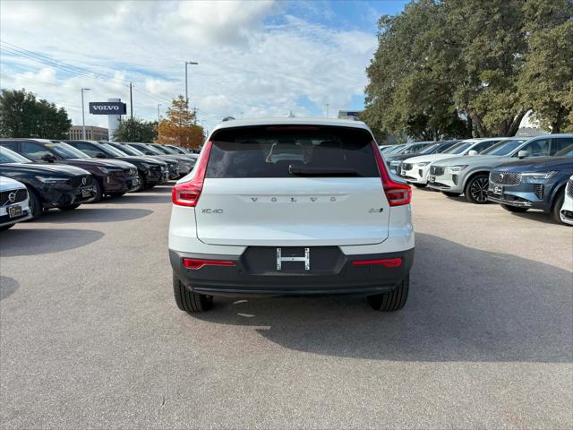 2026 Volvo XC40 Plus, B5 AWD Gas (mild hybrid), Dark